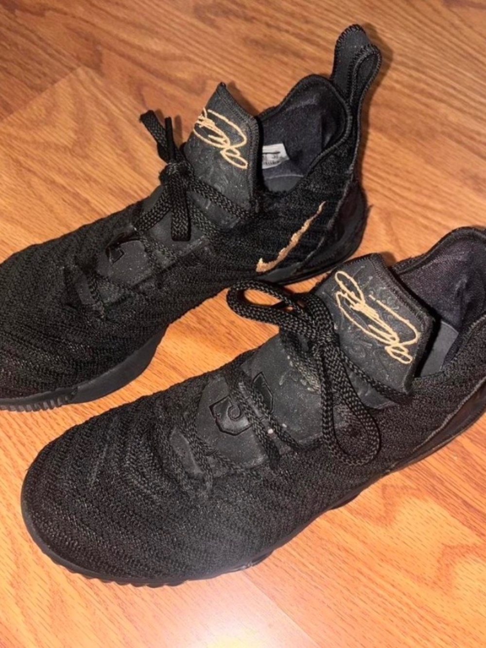 Nike LeBron Witness 3 GS Black Gold Youth Size 7Y Basketball Shoes